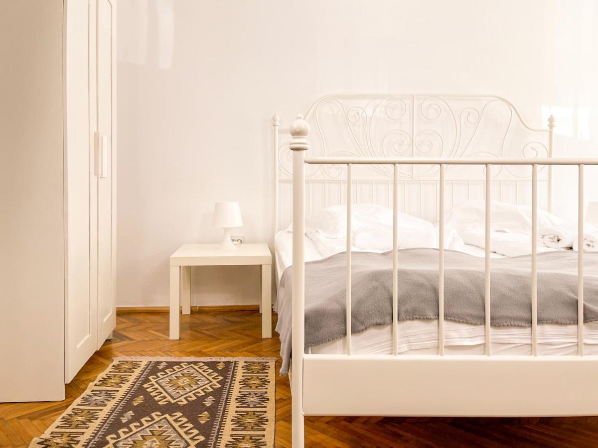 White Moon Apartment บราชอฟ ภายนอก รูปภาพ