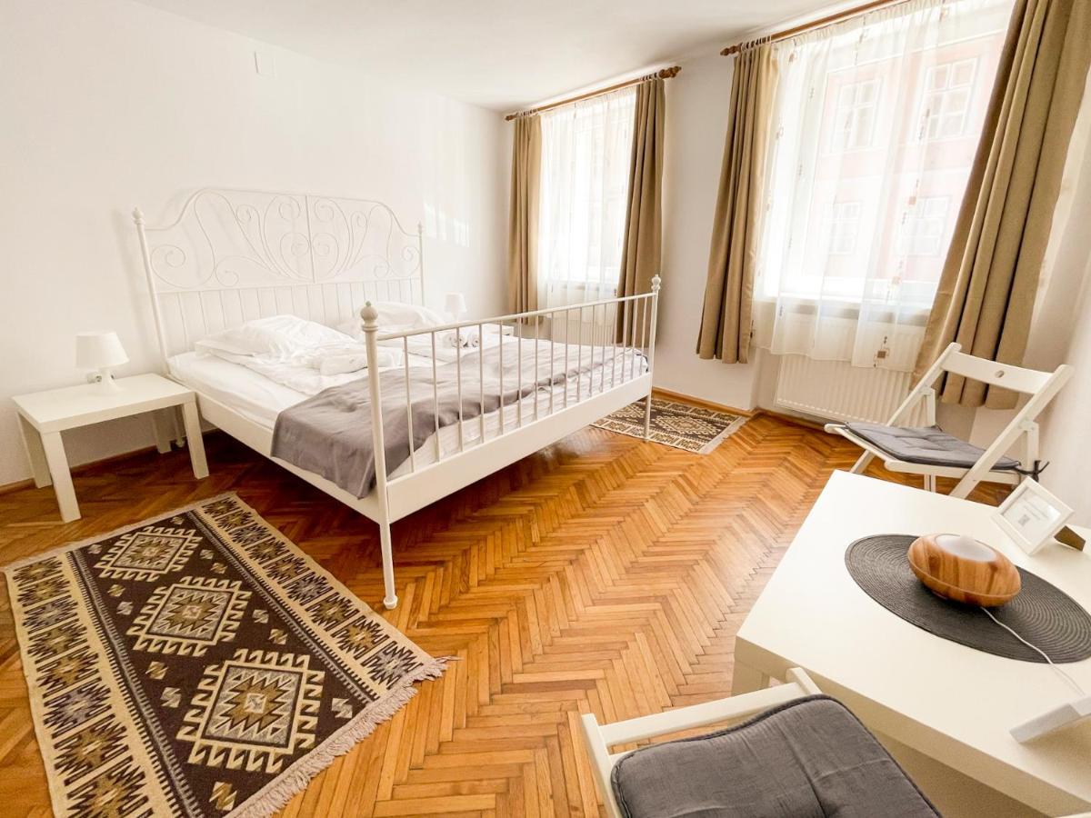 White Moon Apartment บราชอฟ ภายนอก รูปภาพ