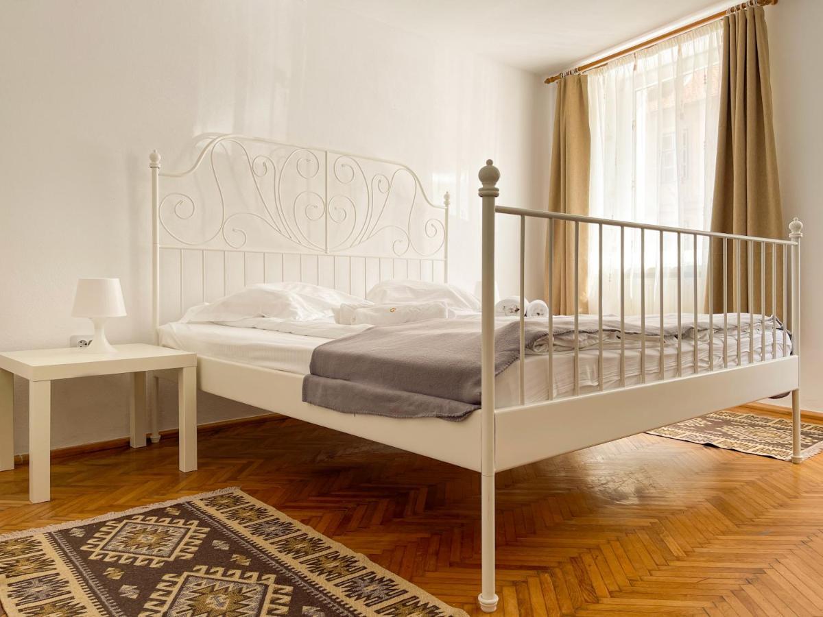 White Moon Apartment บราชอฟ ภายนอก รูปภาพ